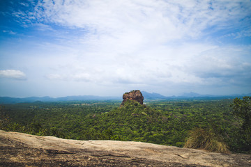Fototapeta premium Rocher de Sigiriya au Sri Lanka ( rocher du lion ) Panorama