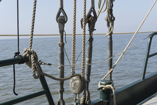 segelboot aussicht mit leinen
