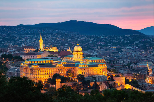 Budav&aacute;ri Palota