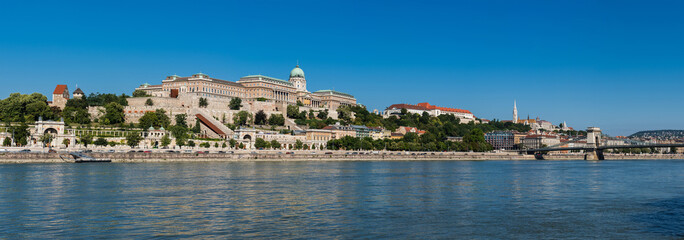 Obraz premium Budapeszt - Wzgórze Zamkowe i Most Łańcuchowy