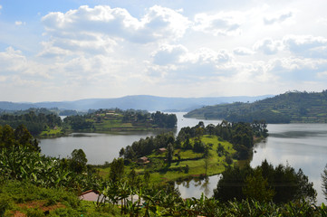 Fototapeta na wymiar Blick auf den See / Lake Bunyonyi 3; Uganda