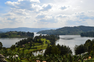 Fototapeta premium Blick auf den See / Lake Bunyonyi 2; Uganda