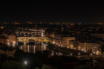 Fototapeta na wymiar Night view of Ponte Vecchio on the Arno river