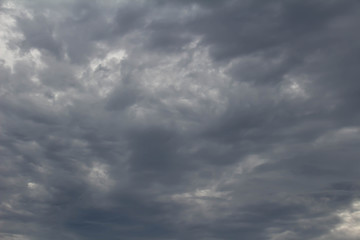 変化する灰色の空