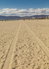 Obraz premium Beach Tire Tracks