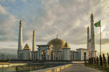 : Mosque of Turkmenbashi Rukhy in Kipchak - obrazy, fototapety, plakaty