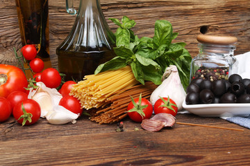 składniki na spagetti © katherine_gee