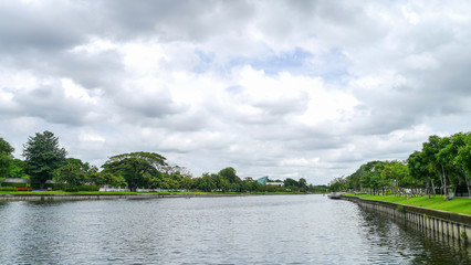 Fototapeta premium lakeside park.