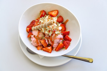 Ice cream cup with fresh strawberries