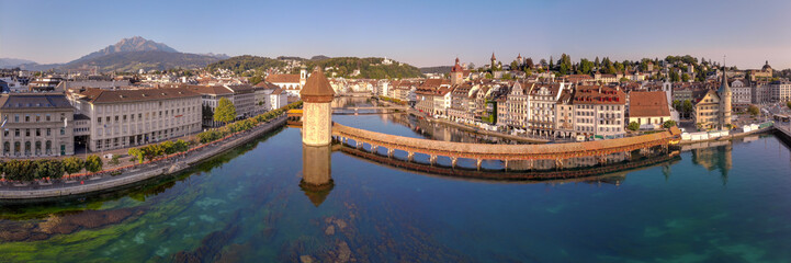 Fototapeta na wymiar Luzern Kappelbrücke Air Panorama Sonnenaufgang