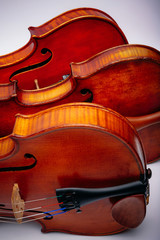 Obraz premium Three violins on a wihte background