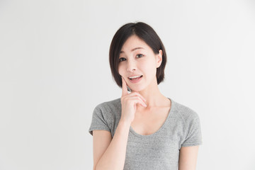 Tシャツ・女性・白バック