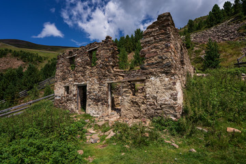 Fototapeta na wymiar An old farmhouse in South Tyrol.