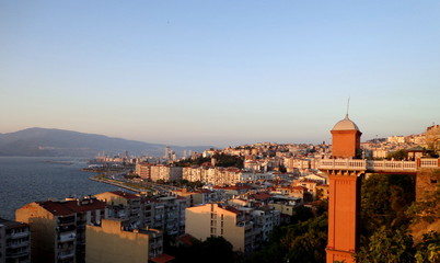 Fototapeta na wymiar View of İzmir city from Historical elevator place