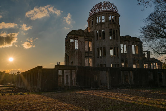 原爆ドーム ( Atomic bomb dome )