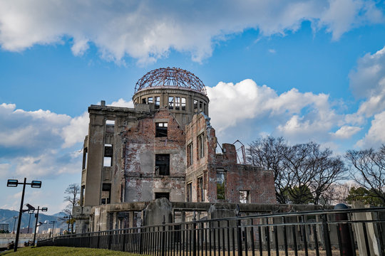 原爆ドーム  ( Atomic bomb dome )