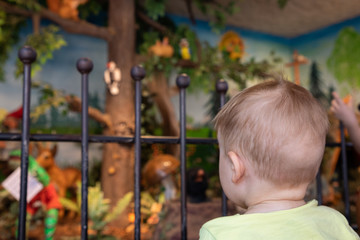 Kind im Märchenpark