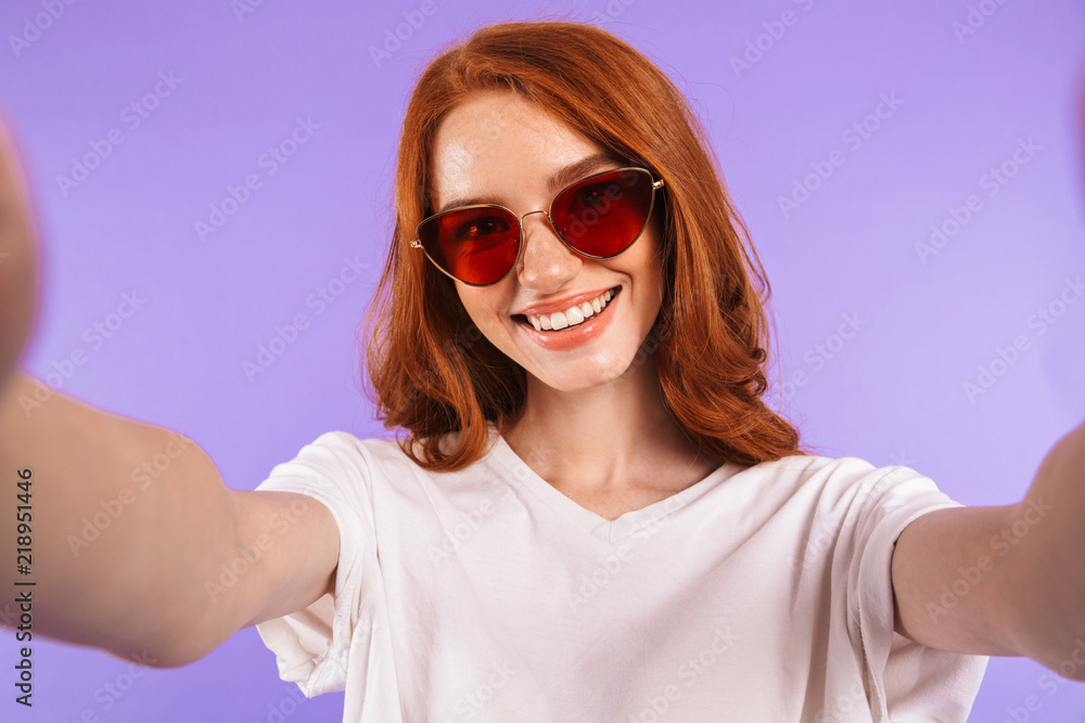 Poster portrait of a pretty young girl in sunglasses