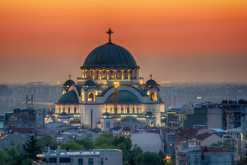 Obraz premium Belgrade panorama with the temple of St. Sava and sunset