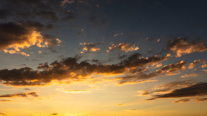 Obraz na płótnie Canvas Beautiful clouds in the sky at sunset