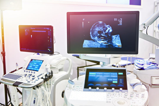 Medical devices for ultrasound examination and screen child head