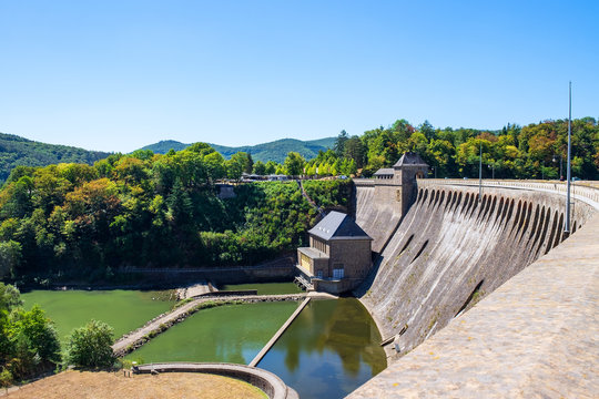 Die Staumauer des Edersees