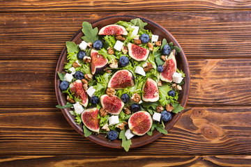 Obraz na płótnie Canvas Figs salad with cheese