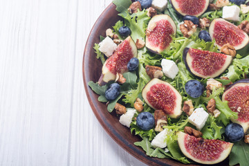 Figs salad with cheese