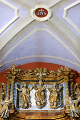 Retable. La Trinité. Jésus-Christ, Dieu le Père et la Vierge-Marie. Eglise Notre-Dame de la...