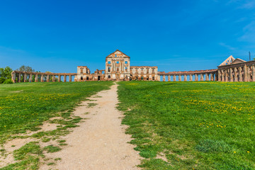 Fototapeta na wymiar Ruins of the Ruzhany Palace Complex, the largest monument of the palace architecture of Belarus with elements of late Baroque and Classicism