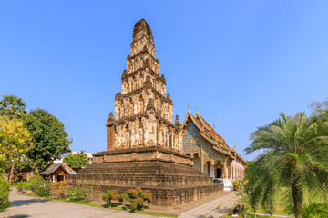 Fototapeta na wymiar Ancient pagoda at Wat Chamthewi in Lamphun, north of Thailand