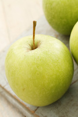 preparing fresh apples