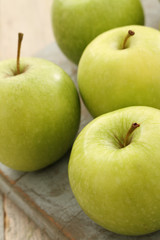 preparing fresh apples