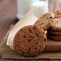 Fototapeta premium Chocolate chip cookies with milk 