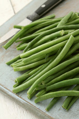 preparing fine green beans