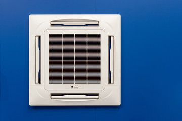 Ceiling mounted cassette type air conditioner