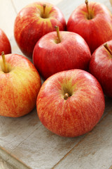 preparing fresh apples