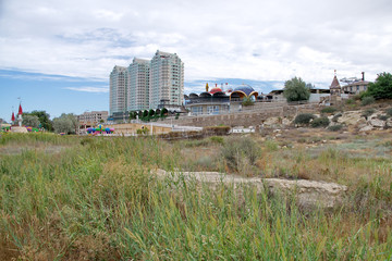 Дома на пригорке