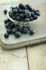 preparing fresh blueberries