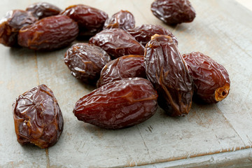 dried dates prepared