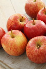 preparing fresh apples