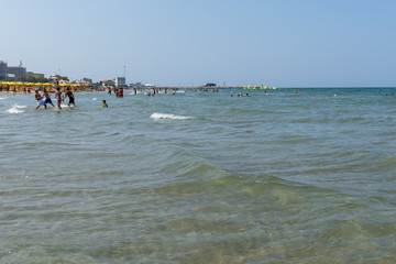 Fototapeta na wymiar spiaggia del mare adriatico