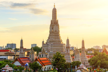 Wat Arun Buddhist Temple at sunset in bangkok Thailand. Wat Arun is among the best known of Thailand's landmarks. Temple Chao Phraya Riverside. The tourist like to take pictures and admire the beauty. - obrazy, fototapety, plakaty
