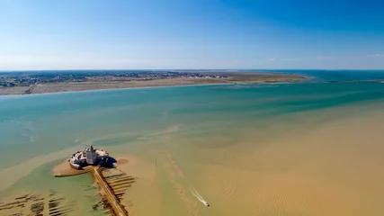 Foto op Plexiglas Photo aérienne du Fort Louvois et de l'île d'Oléron, en Charente Maritime © altitudedrone