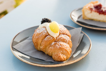 Creamy croissant with berries