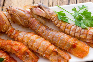 Mantis shrimps tomatoes