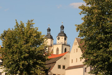 Die Türme der Stadtkirche im Zentrum von Lutherstadt-Wittenberg