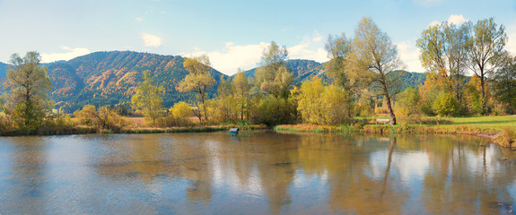 Teich im Pulvermoos Unterammergau, Herbstlandschaft Oberbayern