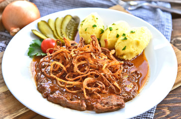 onion-topped roast beef with gravy and Potatoes puree is the favorite dish in Austria. (German name is Zwiebelrostbraten) Beef,potatoes and onion menu in European style.