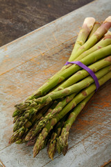 preparing fresh asparagus spears